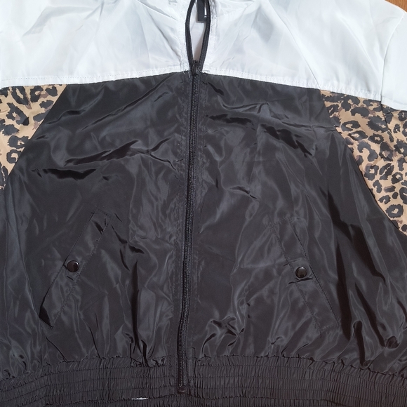 NWT New Look Sport wind suit cropped jacket, women's 3X, animal print - Picture 2 of 11